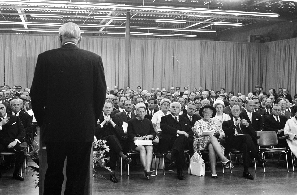Prins Bernhard opent AEG gebouw in Amsterdam Slotervaart, Bestanddeelnr 922-4641