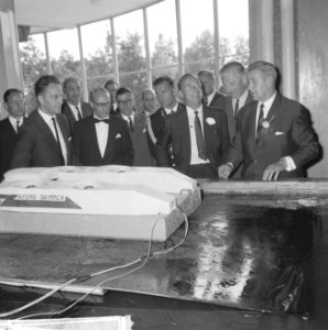 Prins Bernhard opende golfstromingslaboratorium te Wageningen, de Prins tijdens , Bestanddeelnr 917-8665