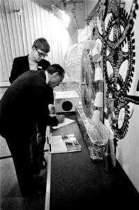 Prins Bernhard opent Jeugdlaboratorium Evoluon van Philips in Eindhoven. Prins B, Bestanddeelnr 923-0266