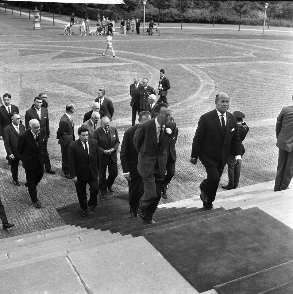 Prins Bernhard bij Raad van Advies Veteranen Legioen Nederland, Bestanddeelnr 916-6100