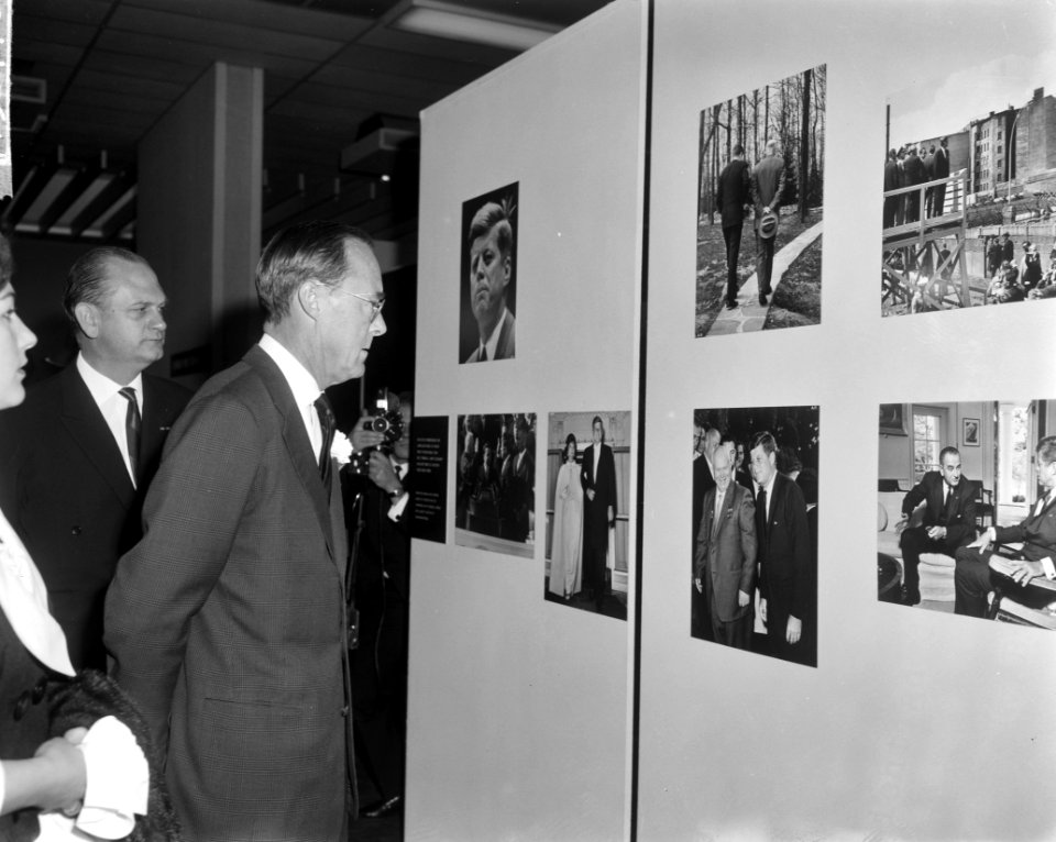 Prins Bernhard opende World Press 1963 in Gemeente Museum te Den Haag De prins, Bestanddeelnr 915-8476