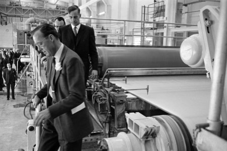 Prins Bernhard opende nieuwe papierfabriek Crowen van Gelder in Velsen, H Smidt, Bestanddeelnr 916-3989