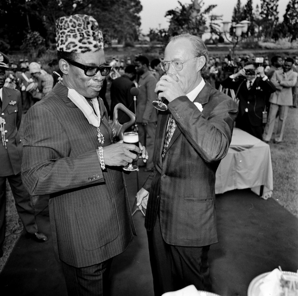 Prins Bernhard in Zaire (voorheen Belgisch Congo), Bernhard en Mobutu, Bestanddeelnr 926-6038