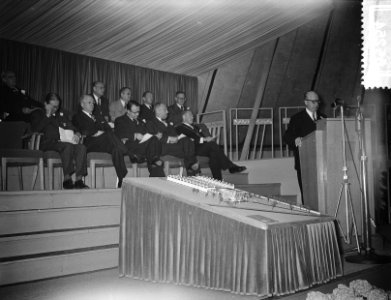 Prins Bernhard opent Cincinati N.V. Vlaardingen, Bestanddeelnr 906-5254