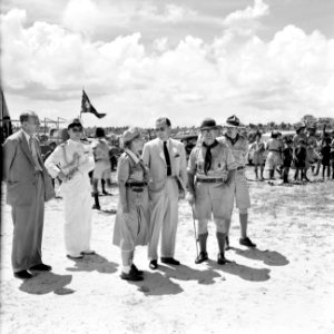 Prins Bernhard op bezoek bij de Arubaanse padvinders op Palm Beach, Bestanddeelnr 252-3897