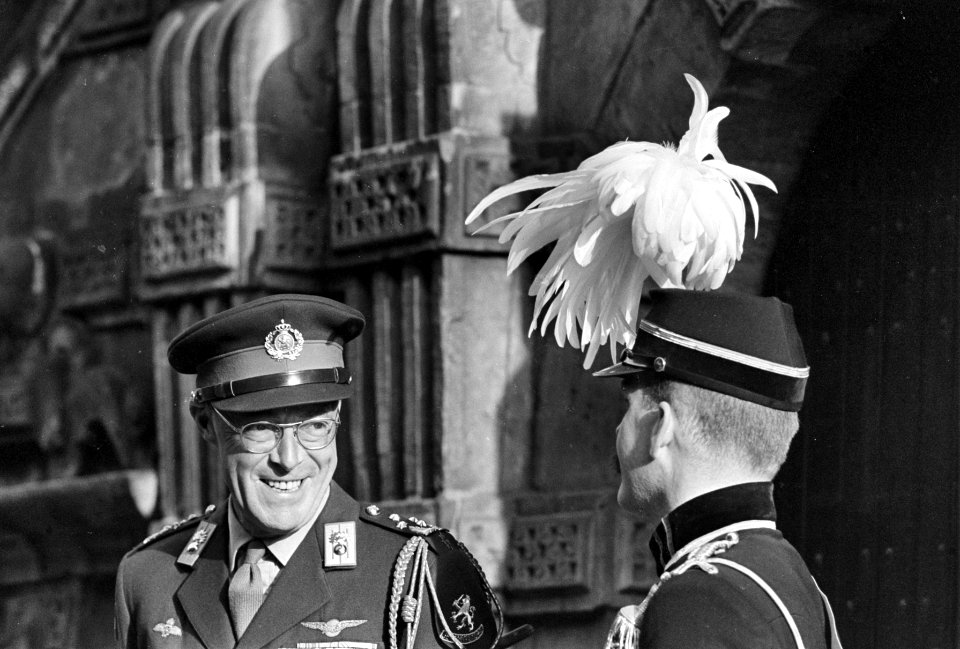 Prins Bernhard en de commandant van Pro Patria, luitenant K.A. Houtzager tijdens, Bestanddeelnr 919-7494