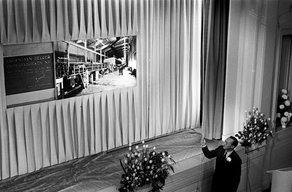 Prins Bernhard opende nieuwe papierfabriek Crowen van Gelder in Velsen, H Smidt, Bestanddeelnr 916-3991