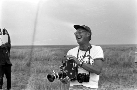 Prins Bernhard brengt bezoek aan Nationaal Park Virunga Zaire, Bernhard, in trui, Bestanddeelnr 926-6128