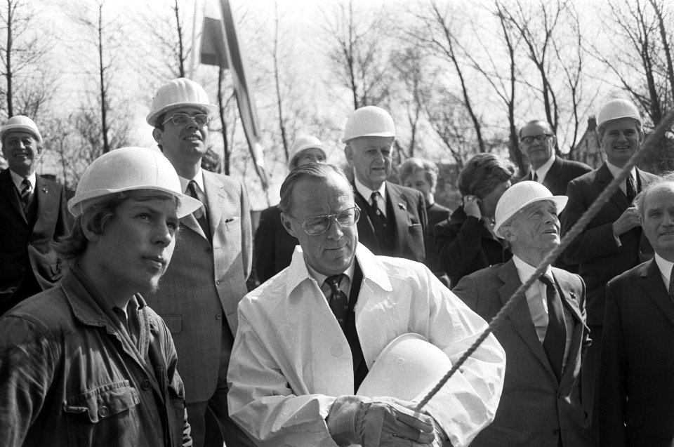 Prins Bernhard en omstanders, Bestanddeelnr 925-5348