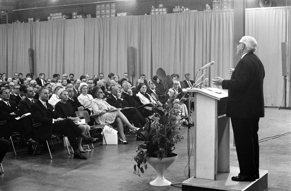 Prins Bernhard opent AEG gebouw in Amsterdam Slotervaart, Bestanddeelnr 922-4642