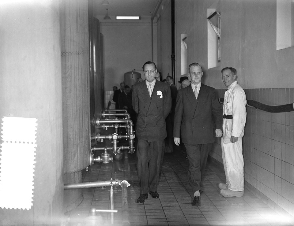 Prins Bernhard bezoekt industriegebied Etten Leur , Coop. Zuivelfabriek De Hoop, Bestanddeelnr 907-3672