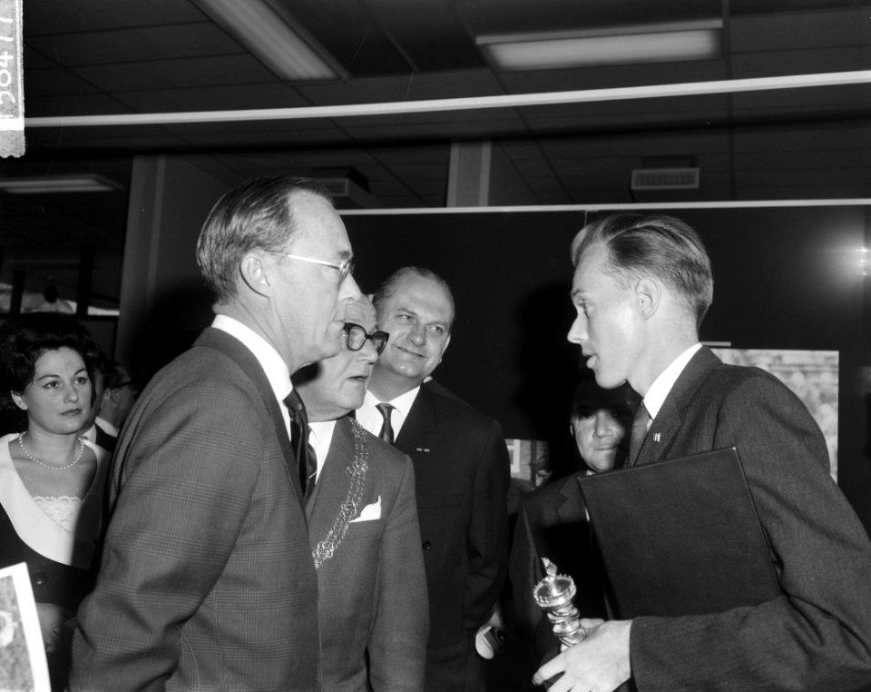 Prins Bernhard opende World Press 1963 in Gemeente Museum te Den Haag . De prins, Bestanddeelnr 915-8477