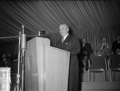 Prins Bernhard opent Cincinati N.V. Vlaardingen, Bestanddeelnr 906-5257