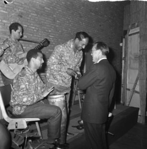 Prins Bernhard opende Surinametentoonstelling Mamio in Zwolle Prins Bernhard en, Bestanddeelnr 915-2819
