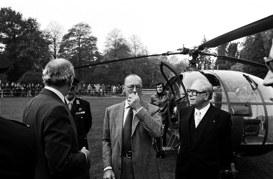 Prins Bernhard bezoekt gewest Twente bezoek aan gewestkantoor Twente, Bestanddeelnr 929-9725