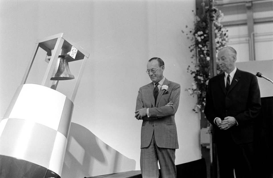 Prins Bernhard opent Flevocentrale van de Provinciale Geldersche Electriciteits , Bestanddeelnr 922-8589