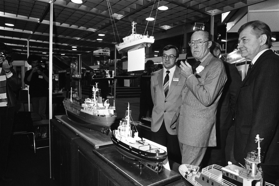 Prins Bernhard op de tentoonstelling Europort '81 nadat hij die heeft geopend, Bestanddeelnr 931-7956