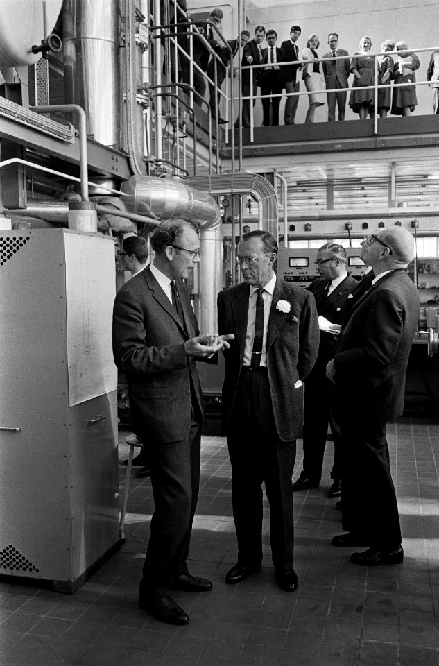 Prins Bernhard bracht bezoek aan de Technische Hogeschool te Eindhoven, de Prins, Bestanddeelnr 916-9053