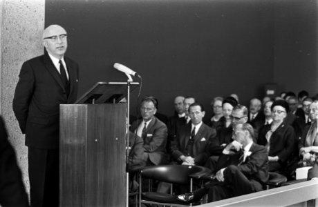 Prins Bernhard opende Confectiecentrum Amsterdam. Burgemeester Samkalden tijdens, Bestanddeelnr 921-2017