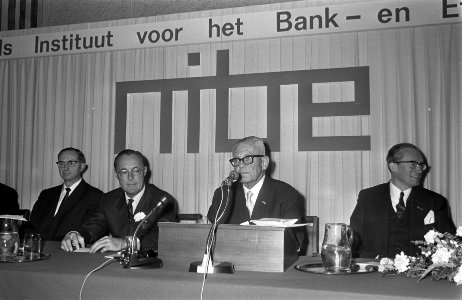 Prins Bernhard opende Instituut voor het Bank en Effectenbedrijf in Amsterdamse , Bestanddeelnr 921-8414