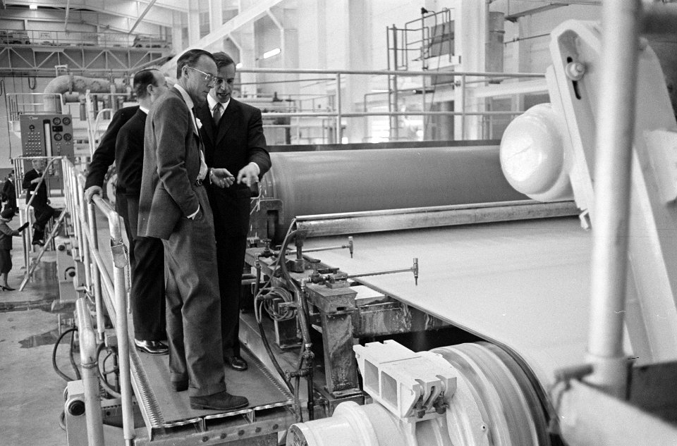 Prins Bernhard opende nieuwe papierfabriek Crowen van Gelder in Velsen, Bestanddeelnr 916-3987