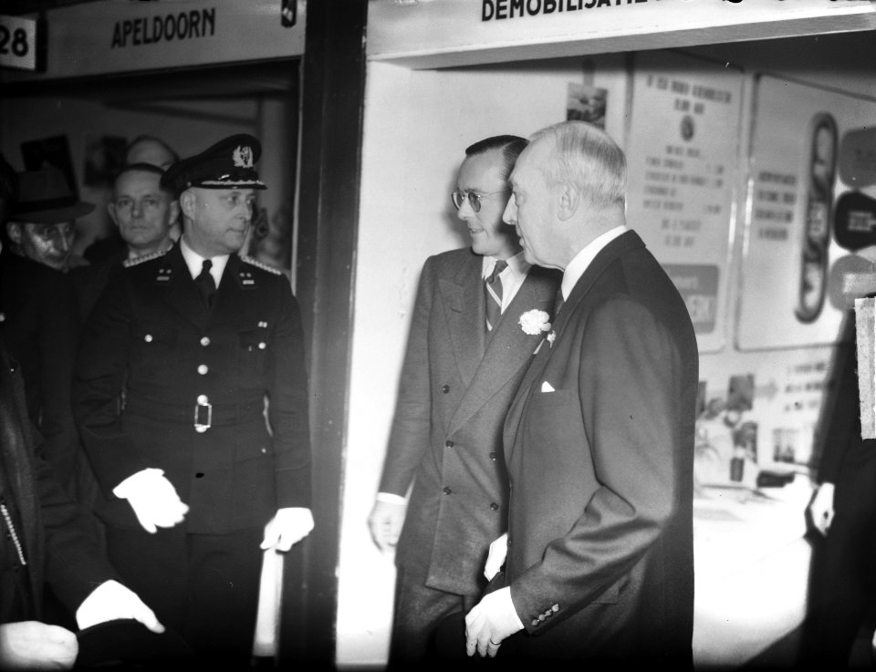 Prins Bernhard op de Jaarbeurs, aankomst, Bestanddeelnr 903-8881