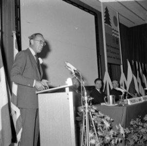 Prins Bernhard opende AII-congres, prins Bernhard spreekt, Bestanddeelnr 919-0724