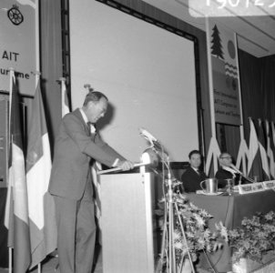 Prins Bernhard opende AII-congres, prins Bernhard spreekt, Bestanddeelnr 919-0725