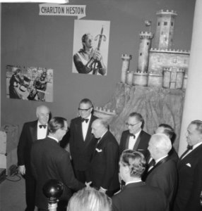 Prins Bernhard bij premiere El Cid te Rotterdam Dhr Keizer en prins Bernhard, Bestanddeelnr 913-2914