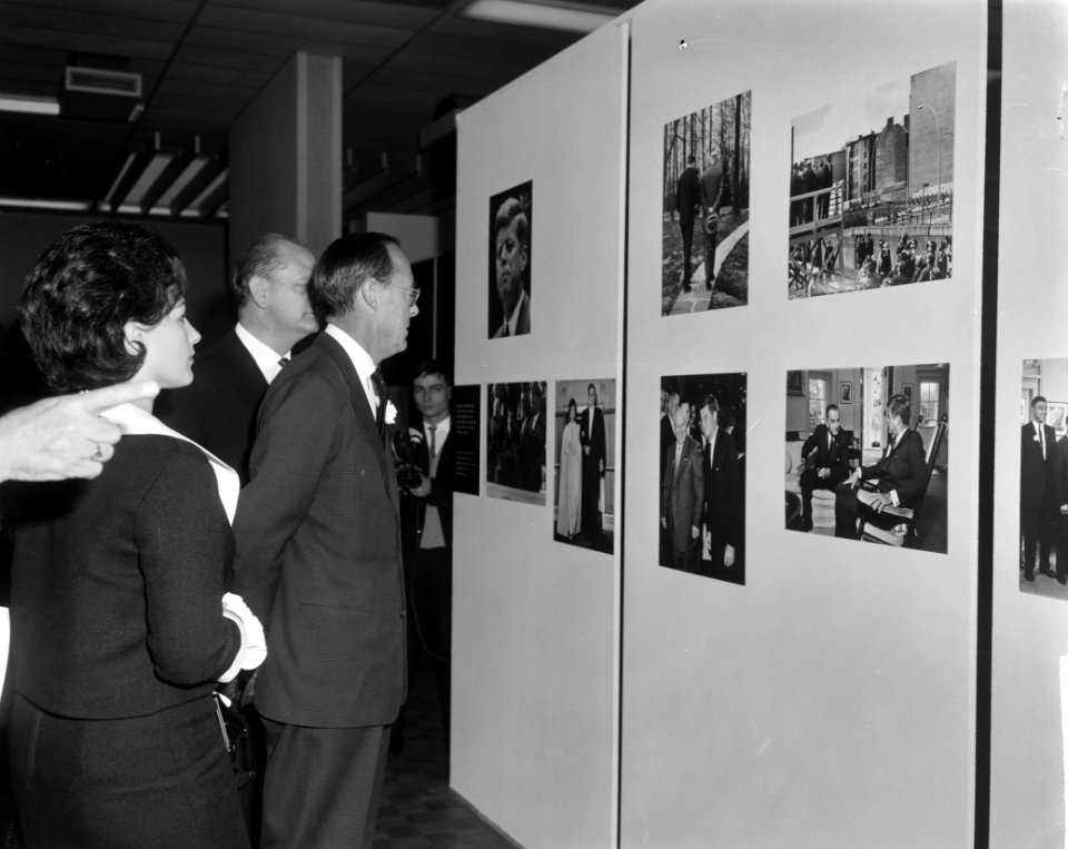 Prins Bernhard opende World Press 1963 in Gemeente Museum te Den Haag . De prins, Bestanddeelnr 915-8478
