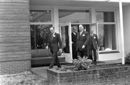 Prins Bernhard opende Neclenburgh drive-in voor Exportvoorlichting te Soest, Bestanddeelnr 921-8763
