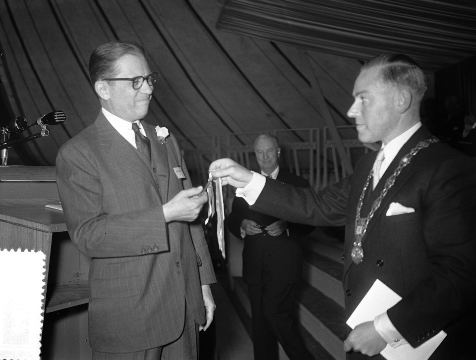 Prins Bernhard opent Cincinati N.V. Vlaardingen, Bestanddeelnr 906-5249
