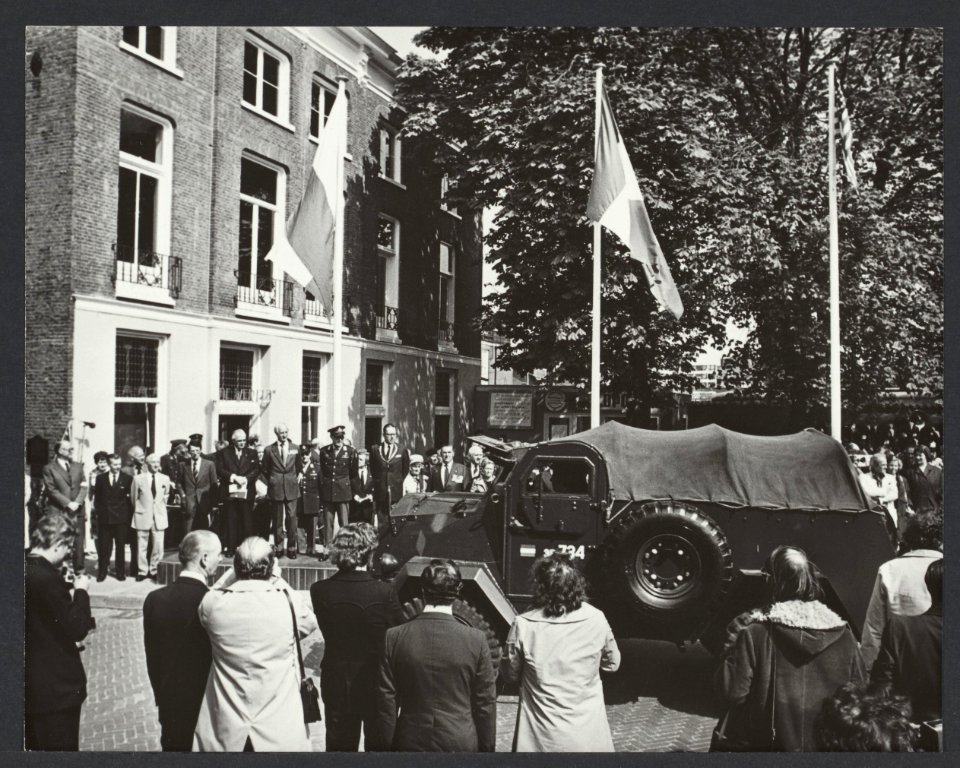 Prins Bernhard opende in Wageningen de gerestaureerde capitulatiezaal van het vo, Bestanddeelnr 32002 012