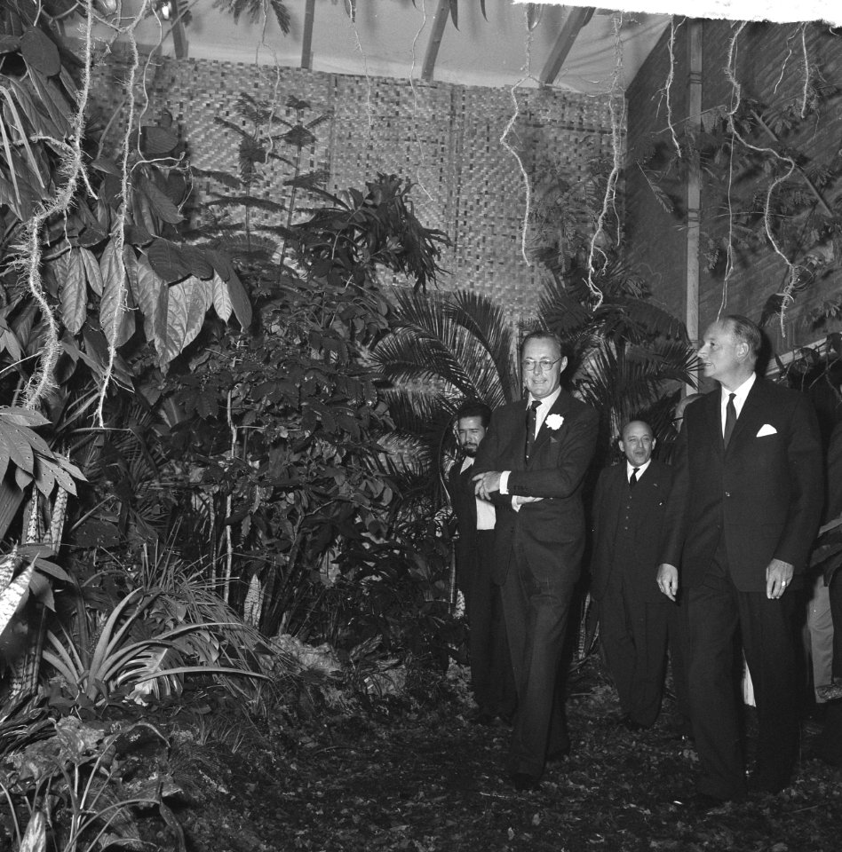 Prins Bernhard opende Surinametentoonstelling Mamio in Zwolle Prins Bernhard en, Bestanddeelnr 915-2818