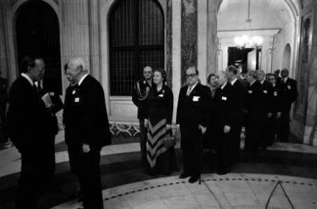 Prins Bernhard ontvangt leden Rotary Club in Paleis op de Dam in Amsterdam, Bestanddeelnr 928-8965