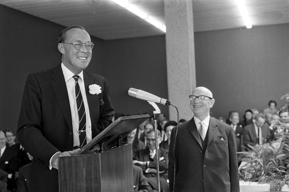Prins Bernhard opende Confectiecentrum Amsterdam. Prins Bernhard tijdens opening, Bestanddeelnr 921-2010