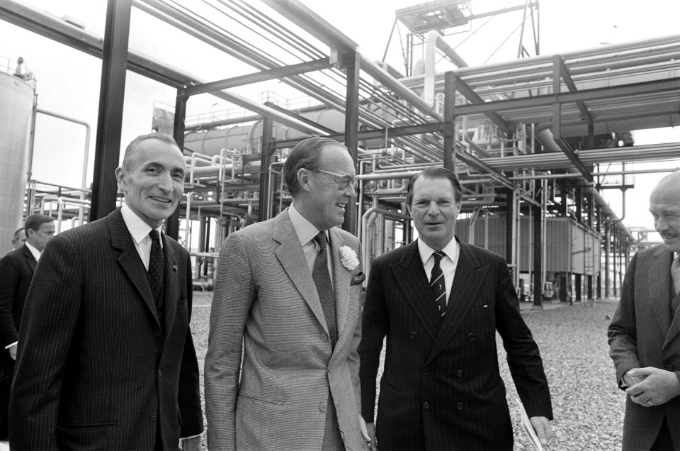 Prins Bernhard opent in Borsele (Zeeland) nieuwe vestiging van Total Prins Bern, Bestanddeelnr 927-5229