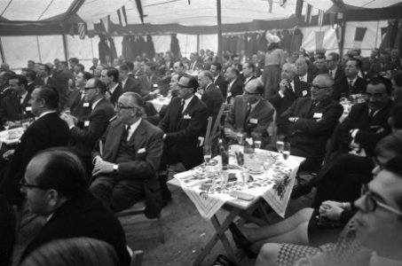 Prins Bernhard opende Neclenburgh drive-in voor Exportvoorlichting te Soest, Bestanddeelnr 921-8766