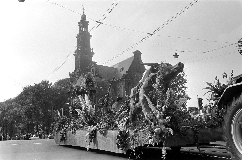 Prins Bernhard opent academie voor lichamelijke opvoeding in Amsterdam de Prins , Bestanddeelnr 921-6596