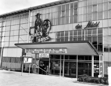 Premiere film Porgy en Bess in bioscoop Du Midi te Amsterdam Exterieur du Mid, Bestanddeelnr 911-6195