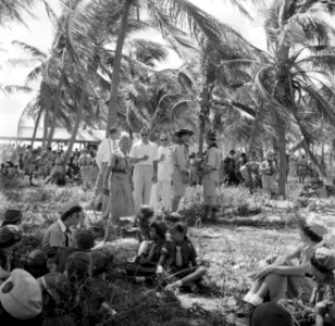 Prins Bernhard op bezoek bij de Arubaanse padvinders op Palm Beach, Bestanddeelnr 252-3931
