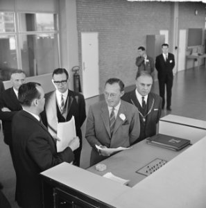 Prins Bernhard opende computerfabriek N.V. Electrologica te Rijswijk, de Prins t, Bestanddeelnr 917-1783