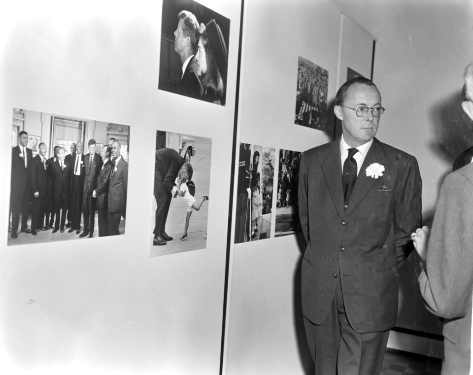 Prins Bernhard opende World Press 1963 in Gemeente Museum te Den Haag, Bestanddeelnr 915-8483