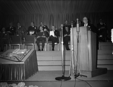 Prins Bernhard opent Cincinati N.V. Vlaardingen, Bestanddeelnr 906-5247