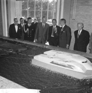 Prins Bernhard opende golfstromingslaboratorium te Wageningen, de Prins tijdens , Bestanddeelnr 917-8666