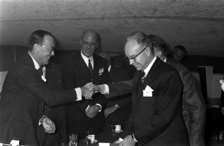 Prins Bernhard opende Neclenburgh drive-in voor Exportvoorlichting te Soest, Bestanddeelnr 921-8768