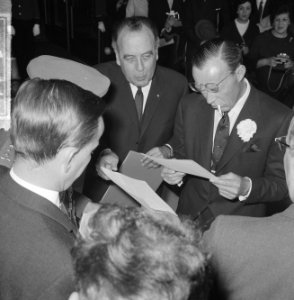 Prins Bernhard bij lunch Amsterdamse Kamer van Koophandel , Prins Bernhard, Bestanddeelnr 917-7838