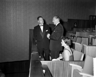 Premiere film Porgy en Bess in bioscoop Du Midi te Amsterdam. Aankomst van min, Bestanddeelnr 911-6186