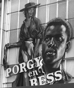 Premiere film Porgy en Bess in bioscoop Du Midi te Amsterdam. Exterieur du Mid, Bestanddeelnr 911-6193 (cropped)