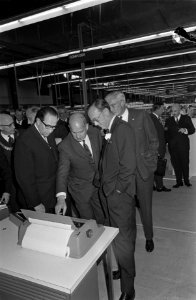 Prins Bernhard opende nieuw gebouw van IBM in Amsterdam Slotervaart. De prins me, Bestanddeelnr 921-3345